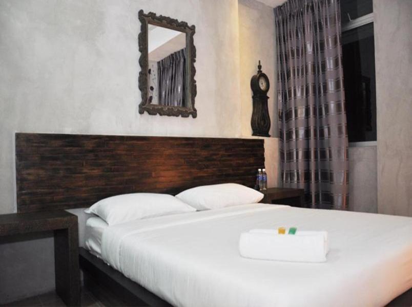Budget Hotel Evergreen , Hotel 57 Batu Pahat Exteriör bild
